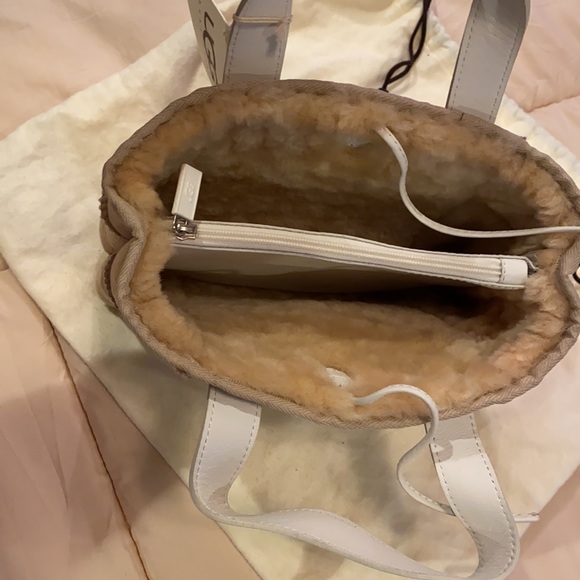 UGG MINI GRAB tote - Picture 5 of 9
